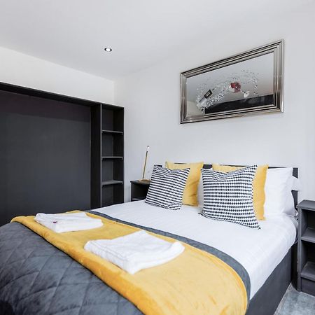Two Bed Modern Apartment 5Min Walk To Town Centre With Free Parking ! Under New Management Блекпул Екстериор снимка