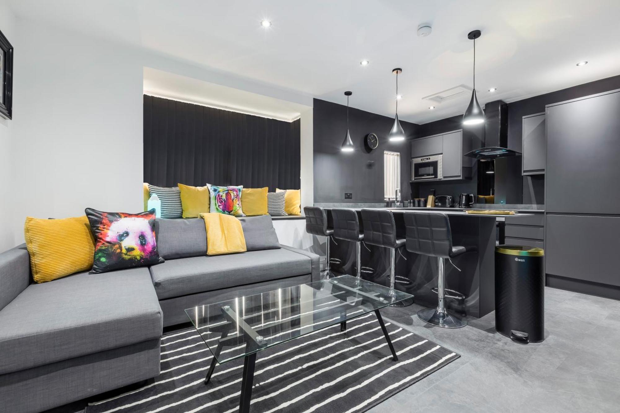 Two Bed Modern Apartment 5Min Walk To Town Centre With Free Parking ! Under New Management Блекпул Екстериор снимка