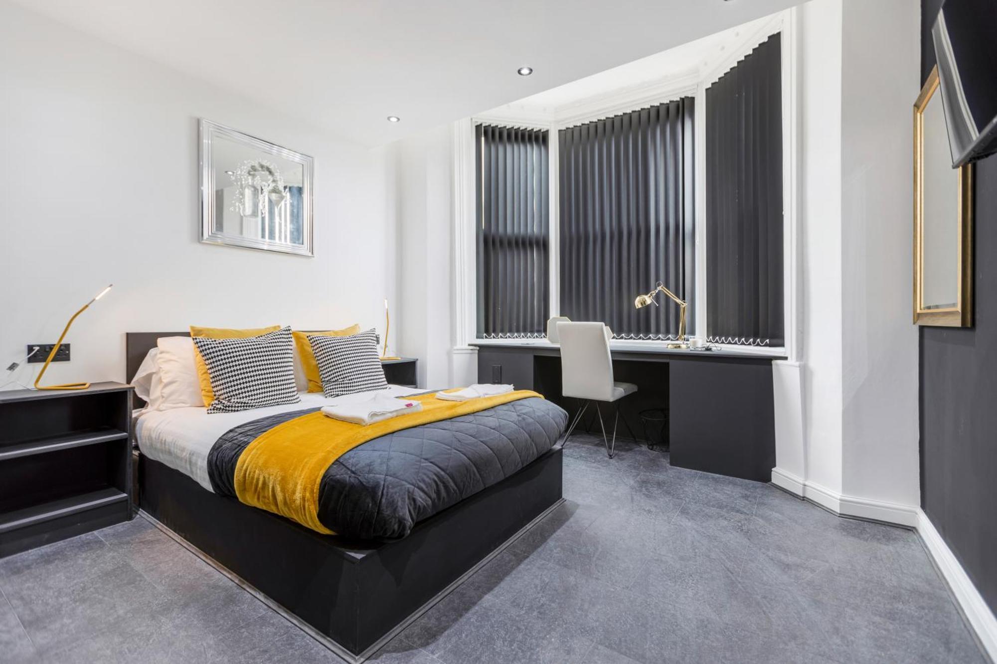 Two Bed Modern Apartment 5Min Walk To Town Centre With Free Parking ! Under New Management Блекпул Екстериор снимка