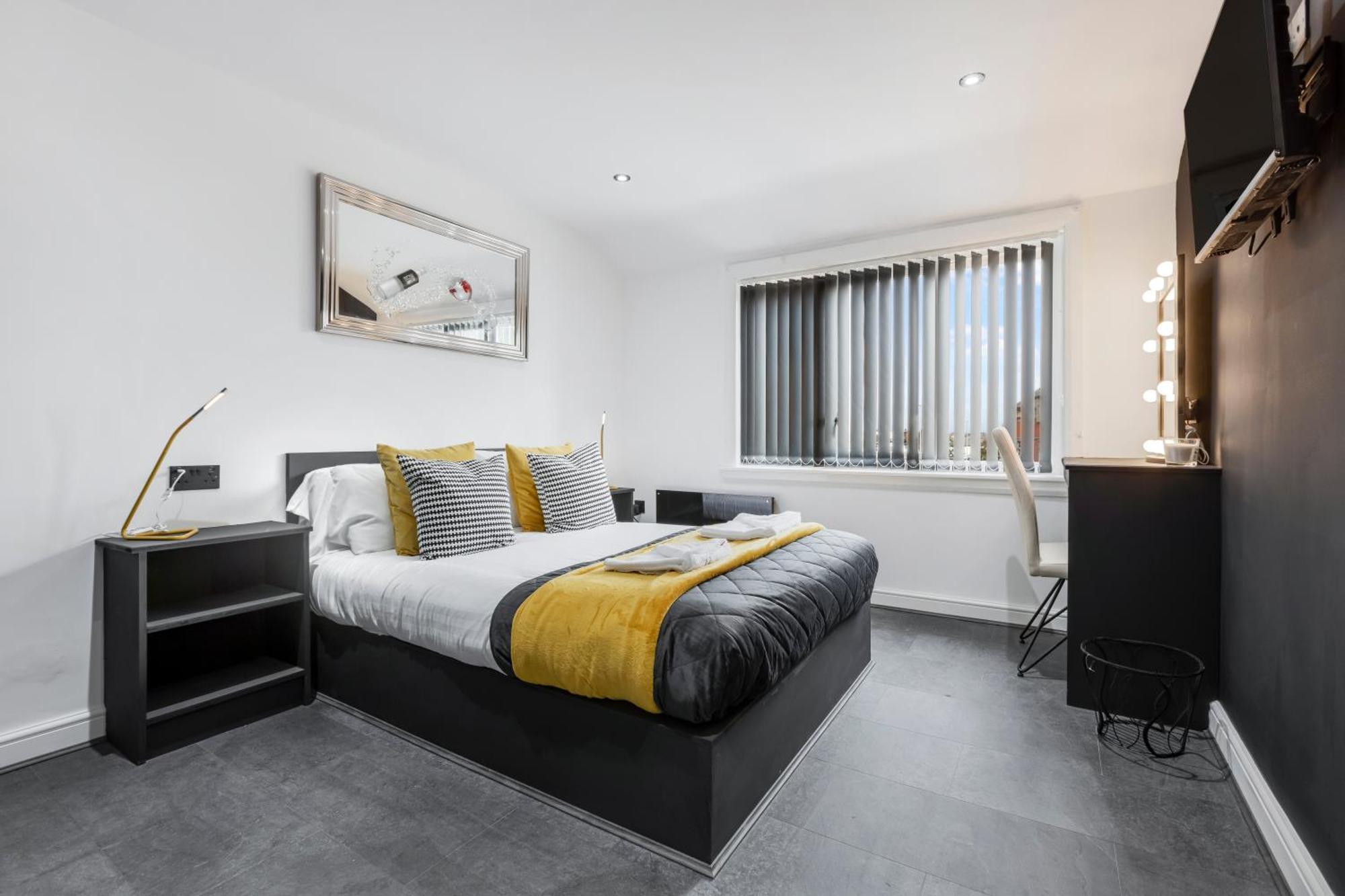 Two Bed Modern Apartment 5Min Walk To Town Centre With Free Parking ! Under New Management Блекпул Екстериор снимка