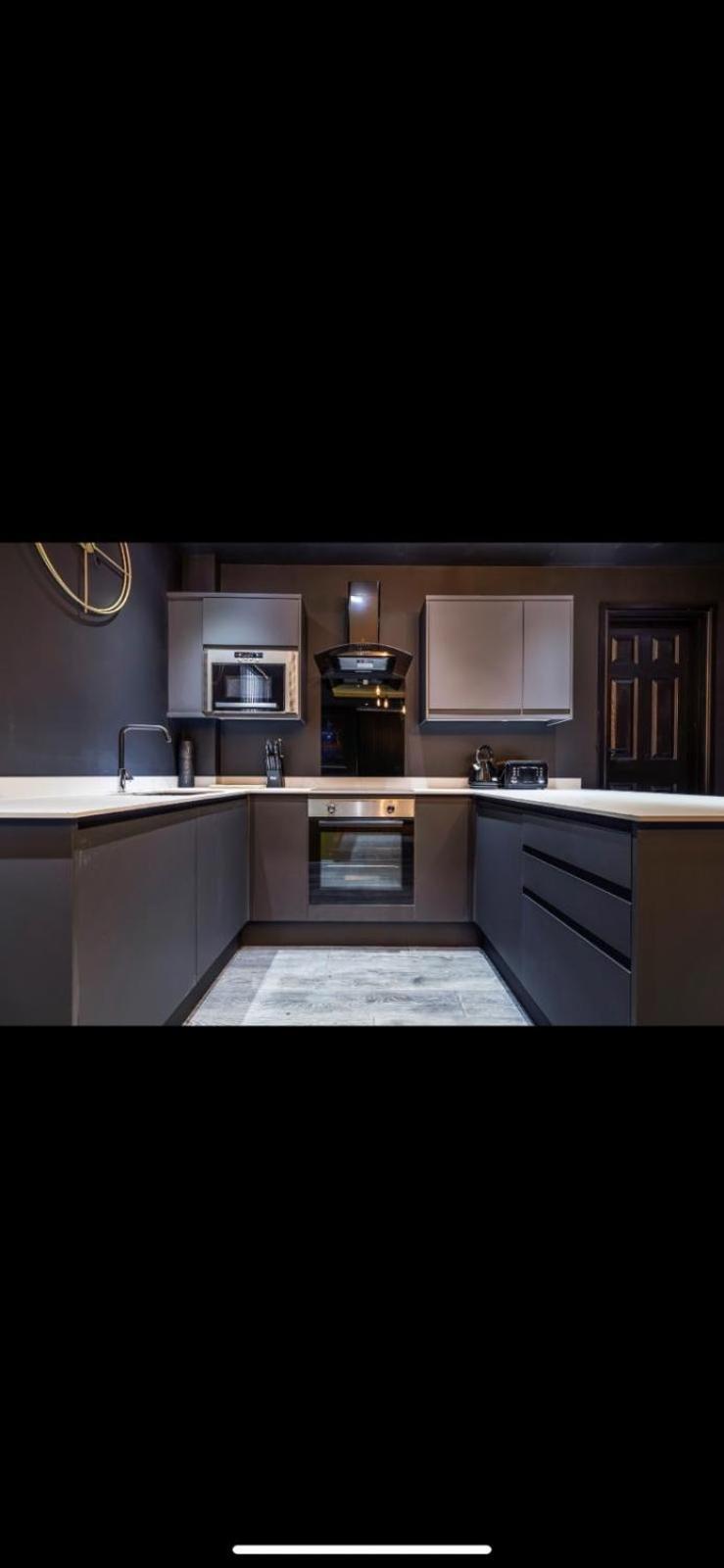 Two Bed Modern Apartment 5Min Walk To Town Centre With Free Parking ! Under New Management Блекпул Екстериор снимка